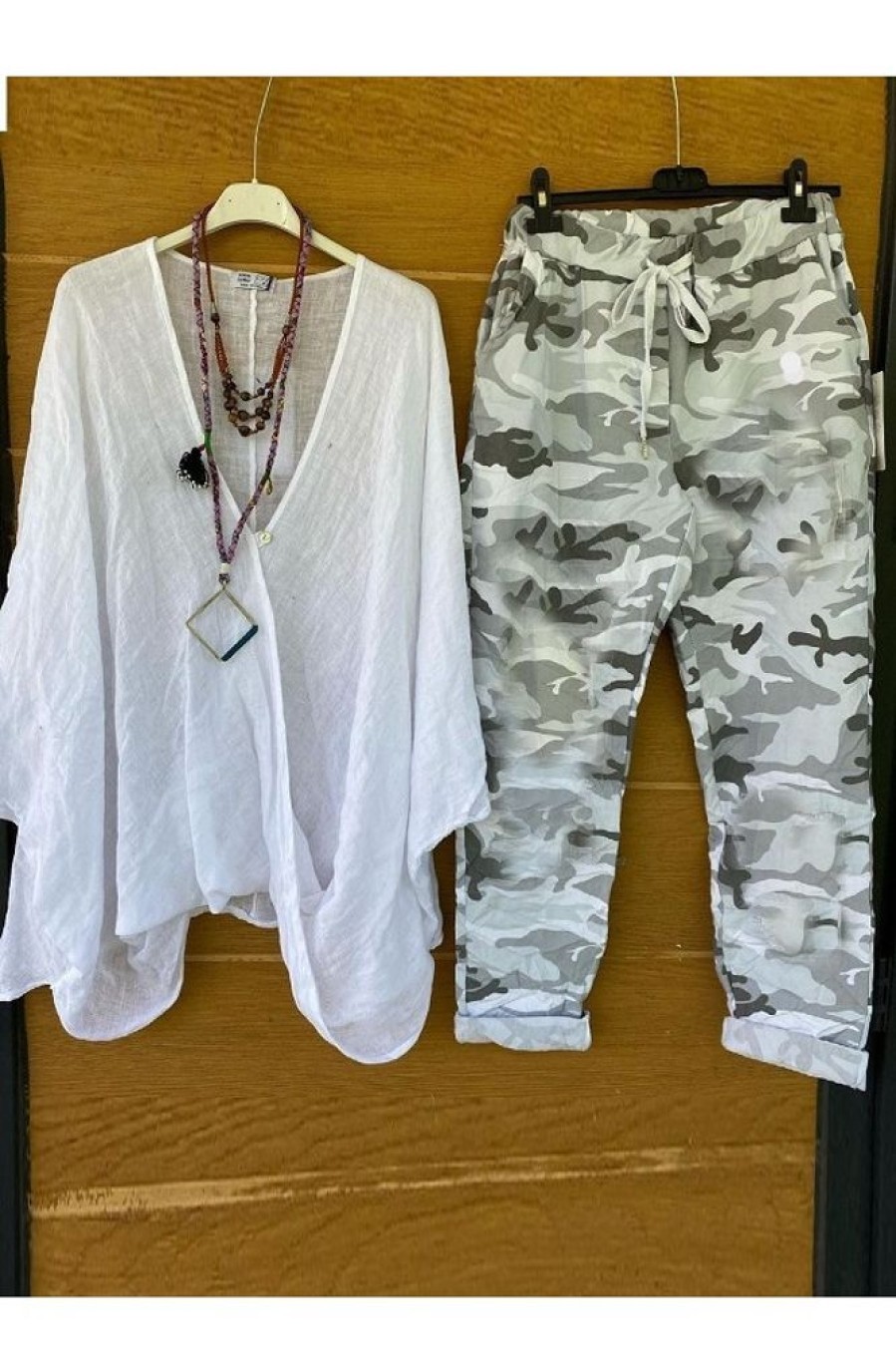 Vetements Azzlee | Blanc Vert Style Decontracte Camouflage Imprime Col En V Manches Courtes Costume Deux Pieces White Green