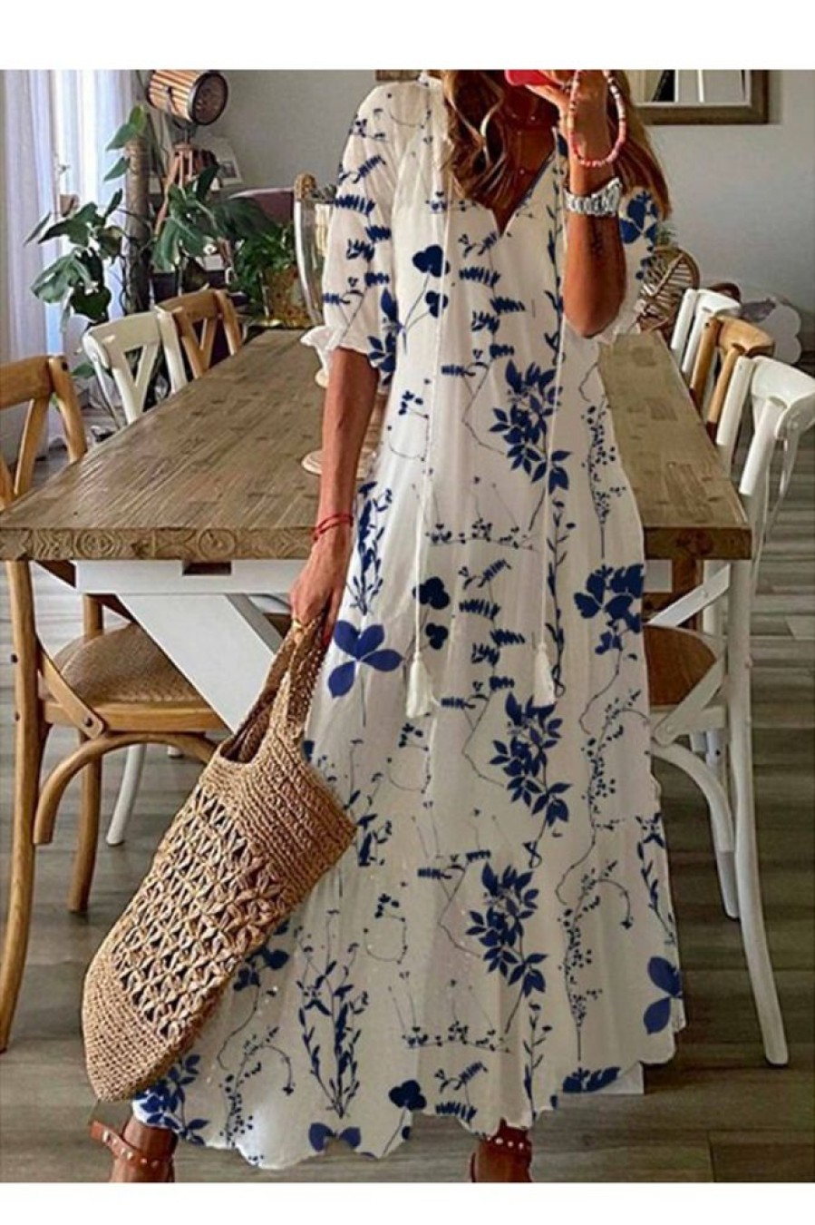 Vetements Azzlee Robes Maxi | Col En V Bleu Floral Lache Occasionnel Robe Maxi Blanc